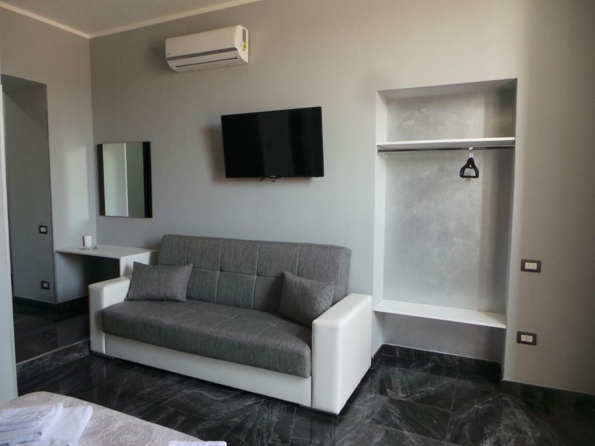 نابولي Royal Rooms Station المظهر الخارجي الصورة