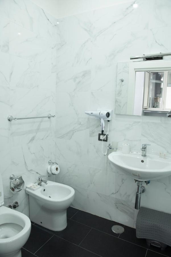 نابولي Royal Rooms Station المظهر الخارجي الصورة