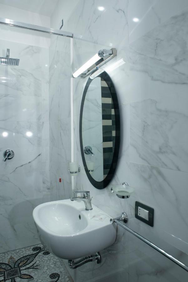 نابولي Royal Rooms Station المظهر الخارجي الصورة