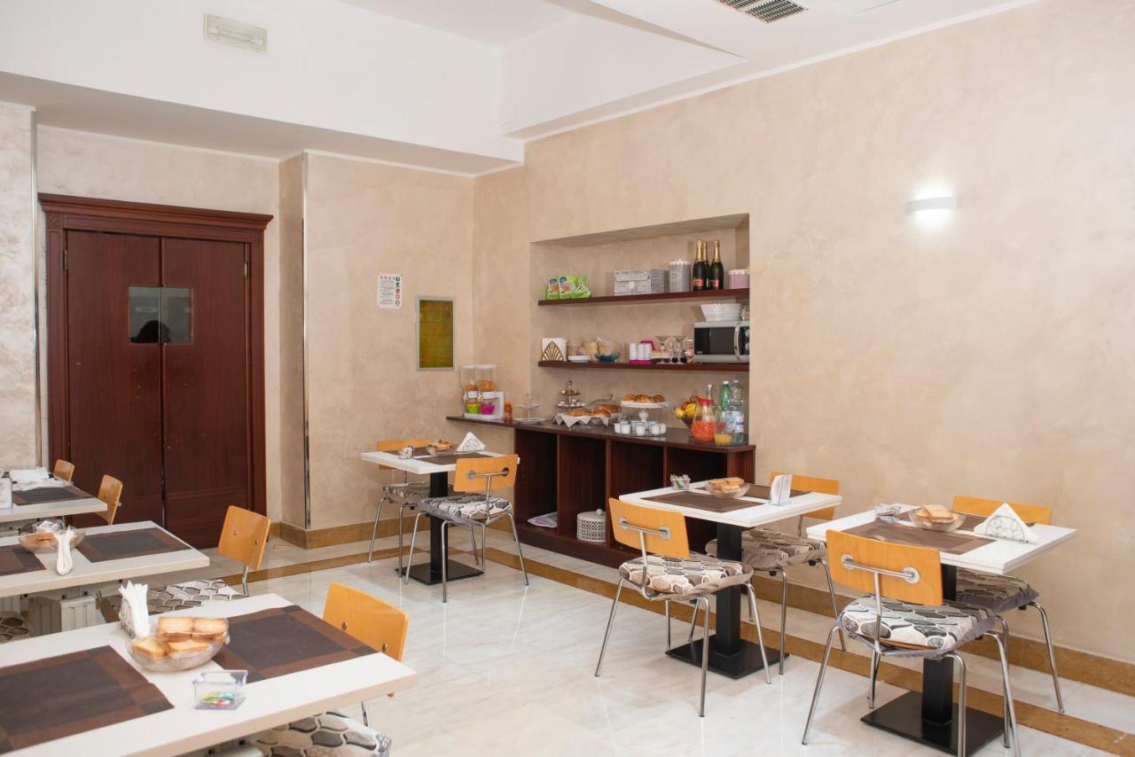 نابولي Royal Rooms Station المظهر الخارجي الصورة
