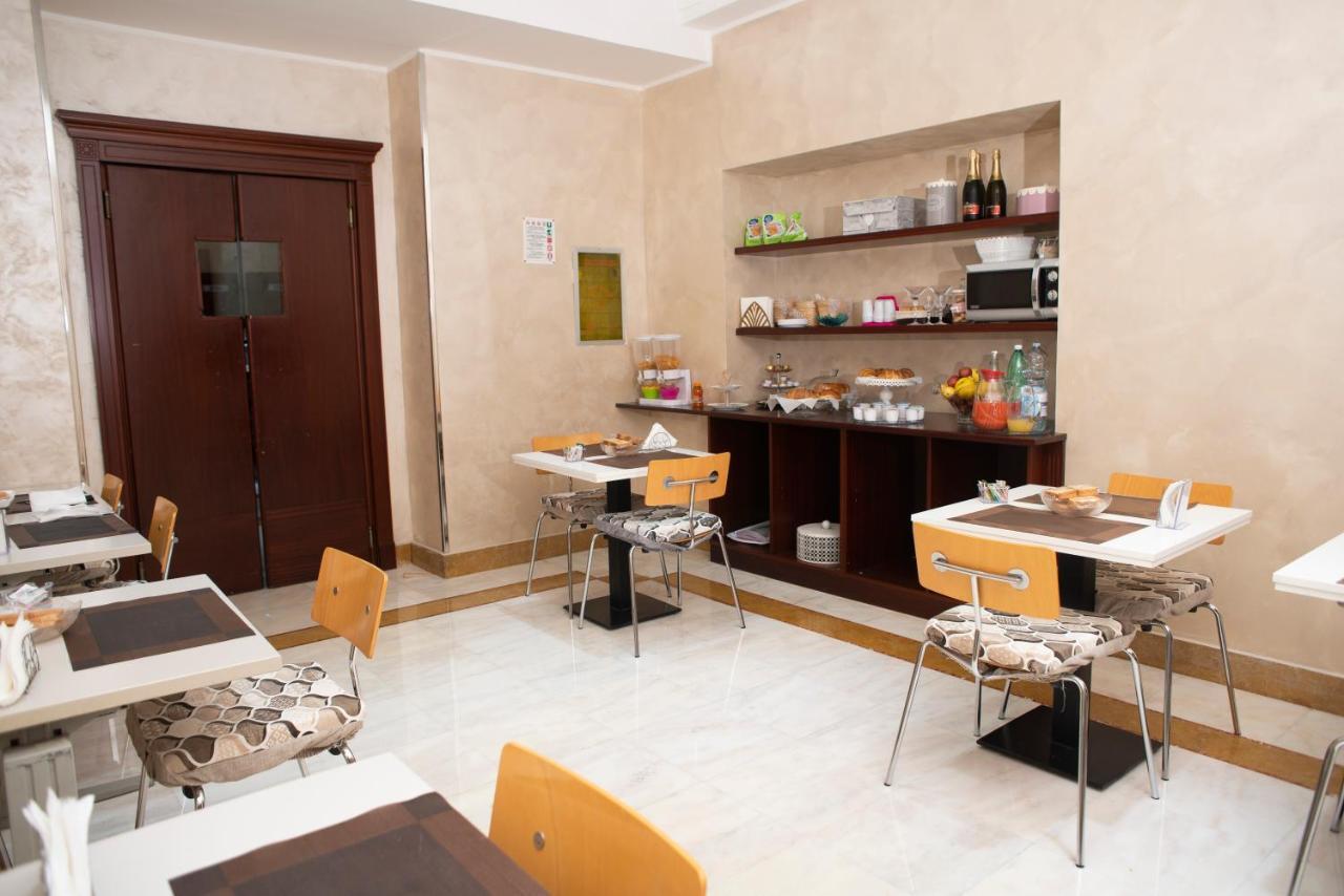 نابولي Royal Rooms Station المظهر الخارجي الصورة