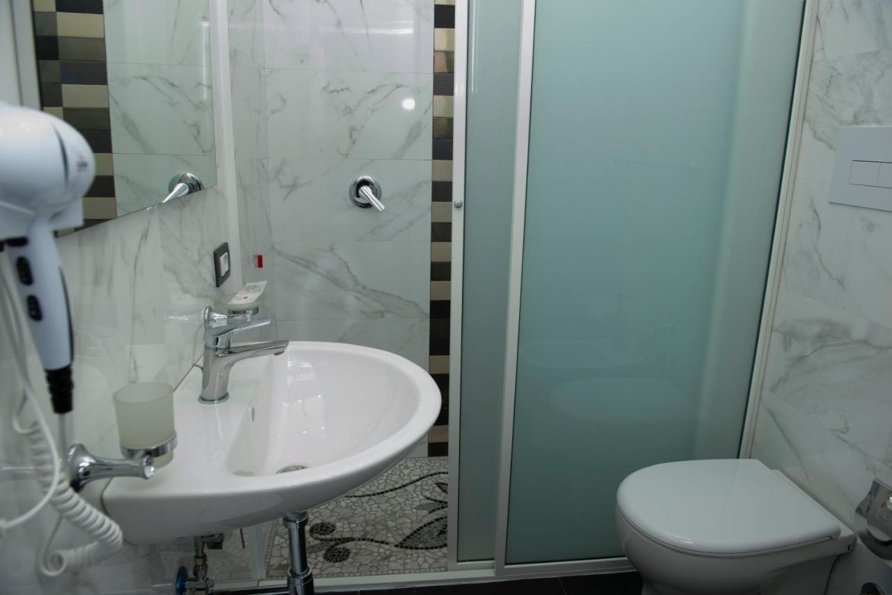 نابولي Royal Rooms Station المظهر الخارجي الصورة